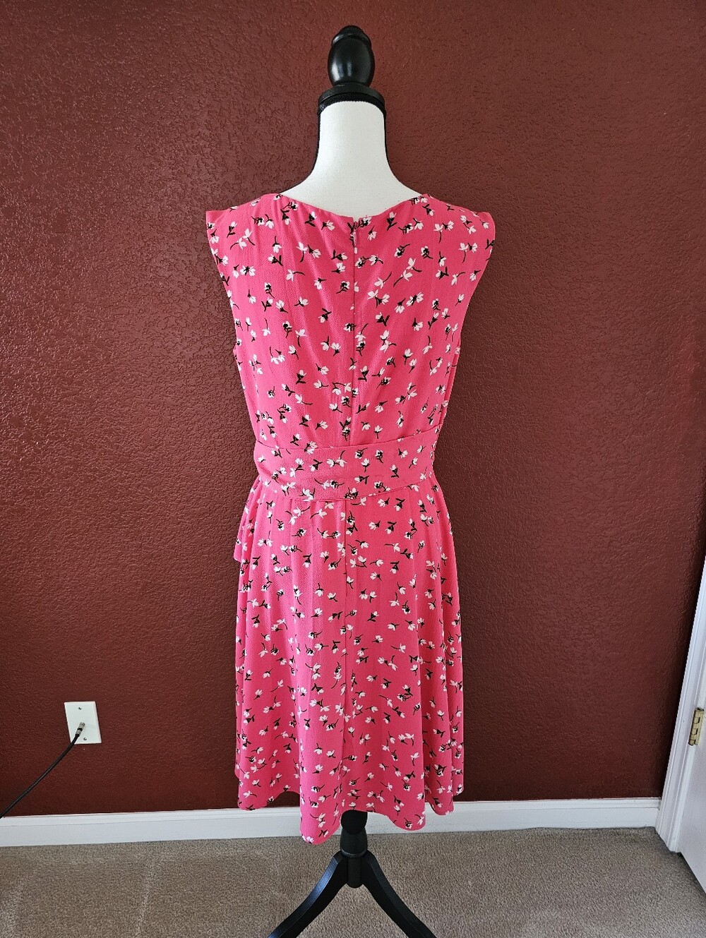 Women’s Pink Floral Tie-Waist Sleeveless Dress - Picture 5 of 13